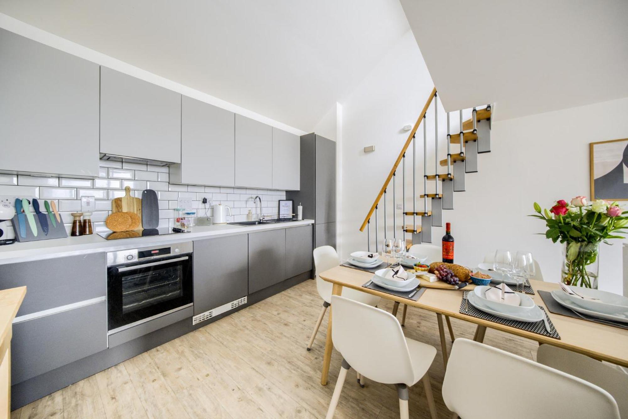 Coventry Large 4-Bed Townhouse By Empower Homes Dış mekan fotoğraf