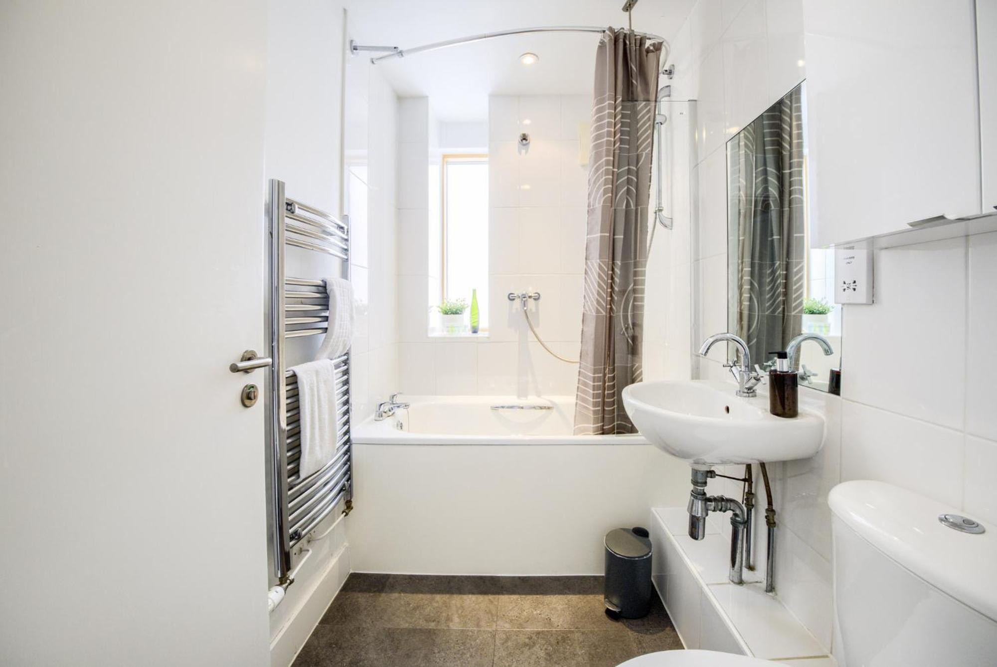 Coventry Large 4-Bed Townhouse By Empower Homes Dış mekan fotoğraf