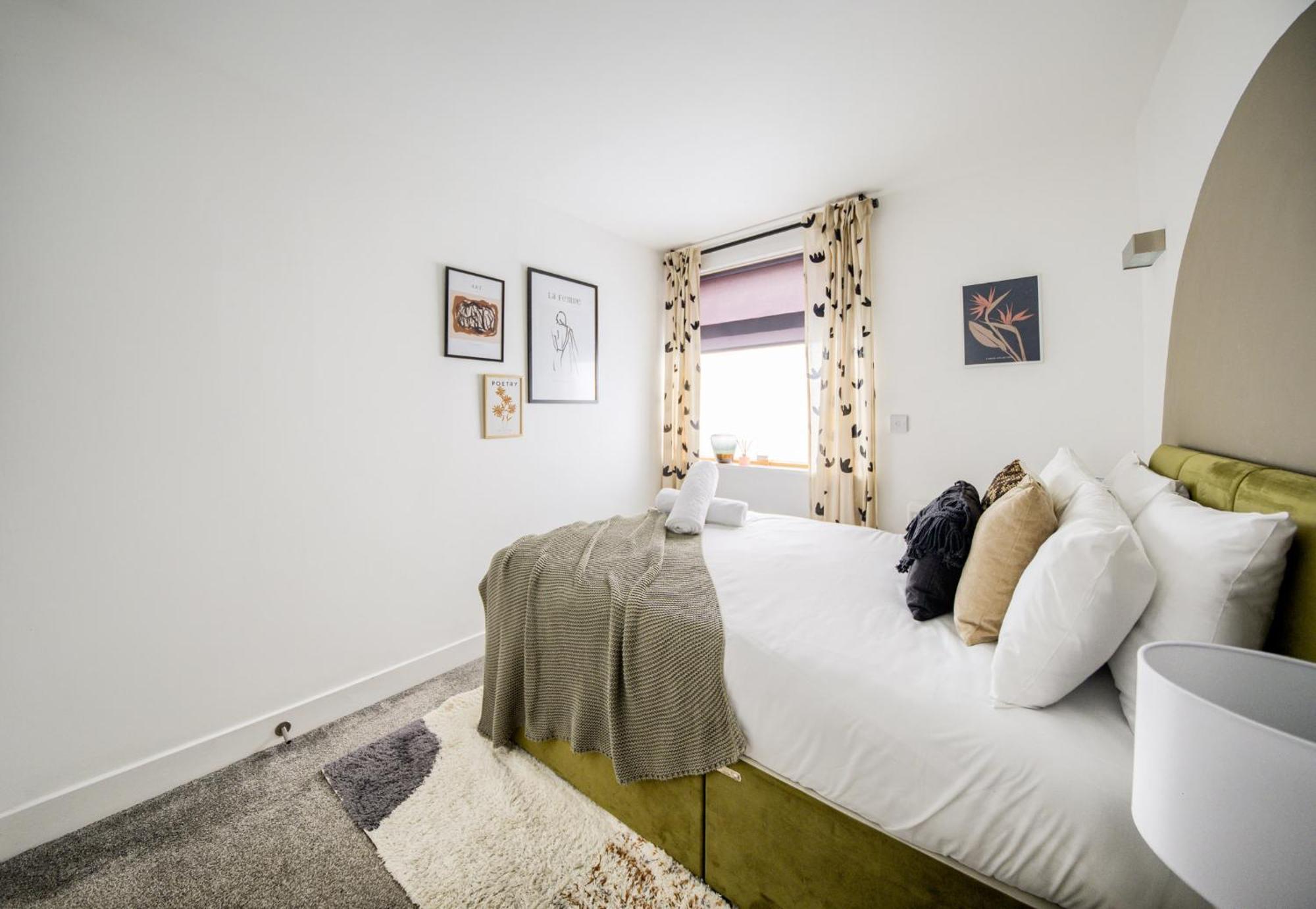 Coventry Large 4-Bed Townhouse By Empower Homes Dış mekan fotoğraf