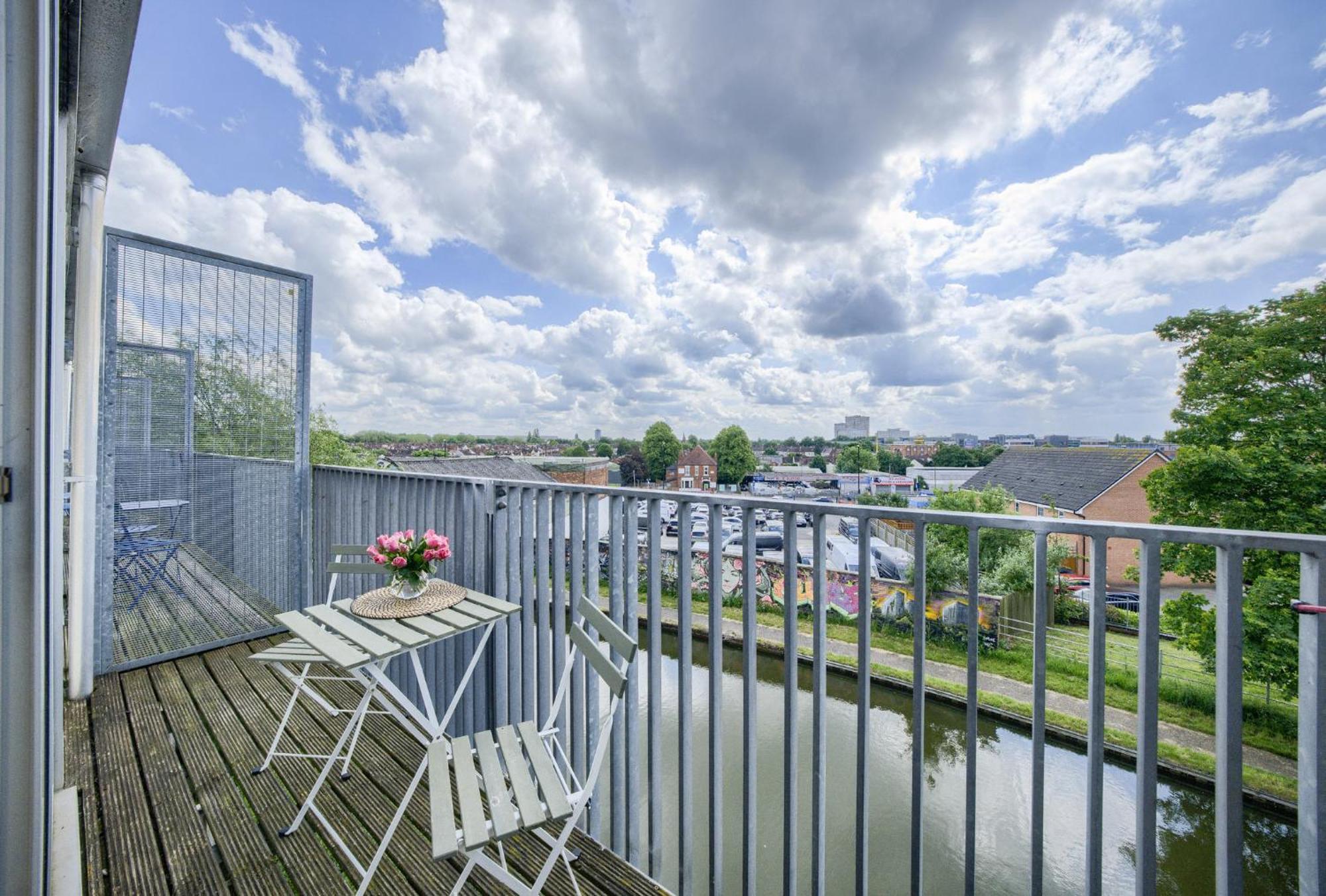 Coventry Large 4-Bed Townhouse By Empower Homes Dış mekan fotoğraf